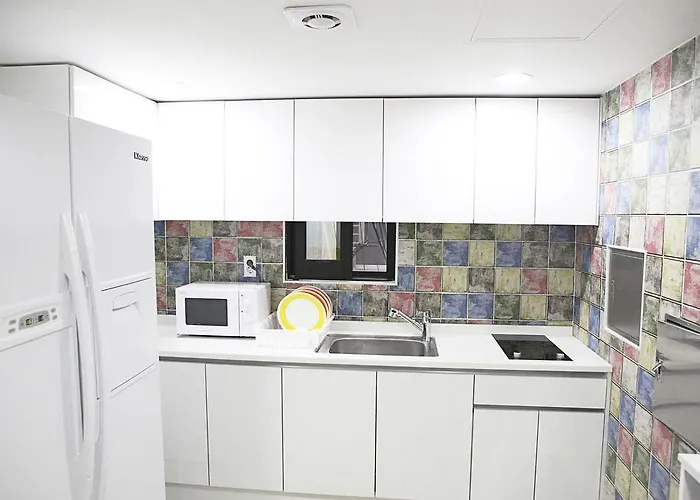 24 Myeongdong Gasthof 2*