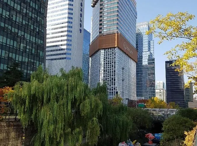 24 Myeongdong Gasthof 2*